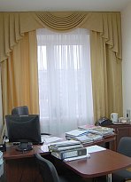Занавес в кабинет директора 3*3  м (в комплекте гардина с креплениями)