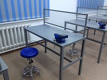 Верстак слесарный школьный с тисками и сеткой 1000*500*790 мм металл (Серый)